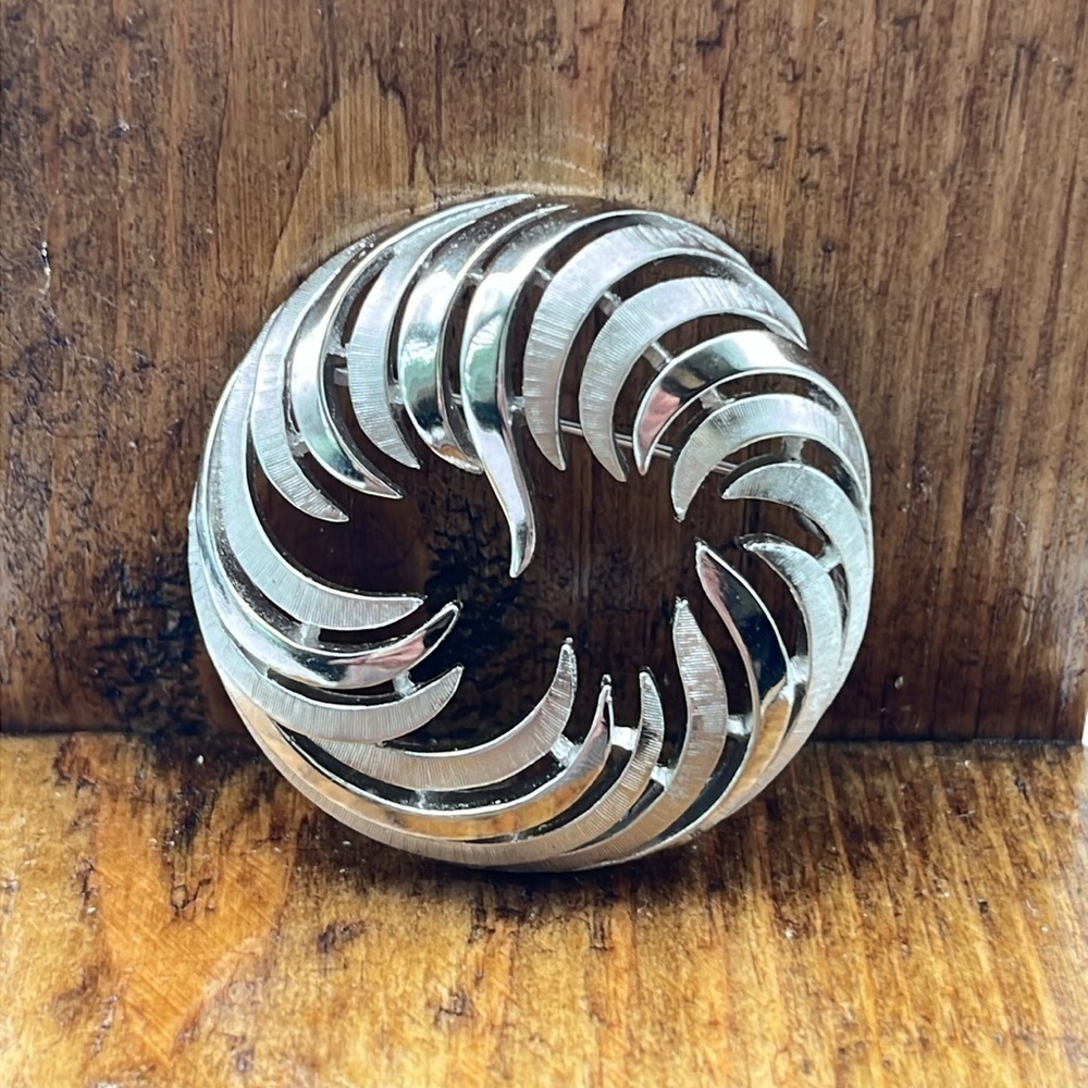 Vintage 50s/60s silver tone signed Trifari MCM 3D swirl art brooch pin